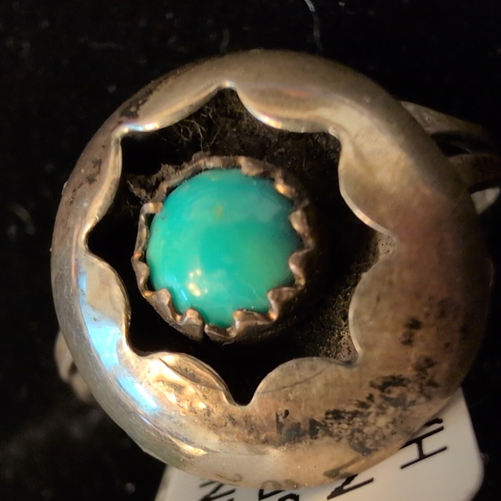 Sterling Silver Ring with Kingman Turquoise Stone - Picture 5 of 5